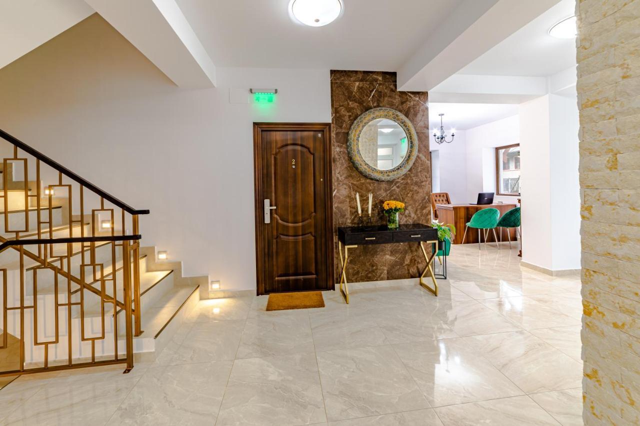 Yael Luxury 3 *