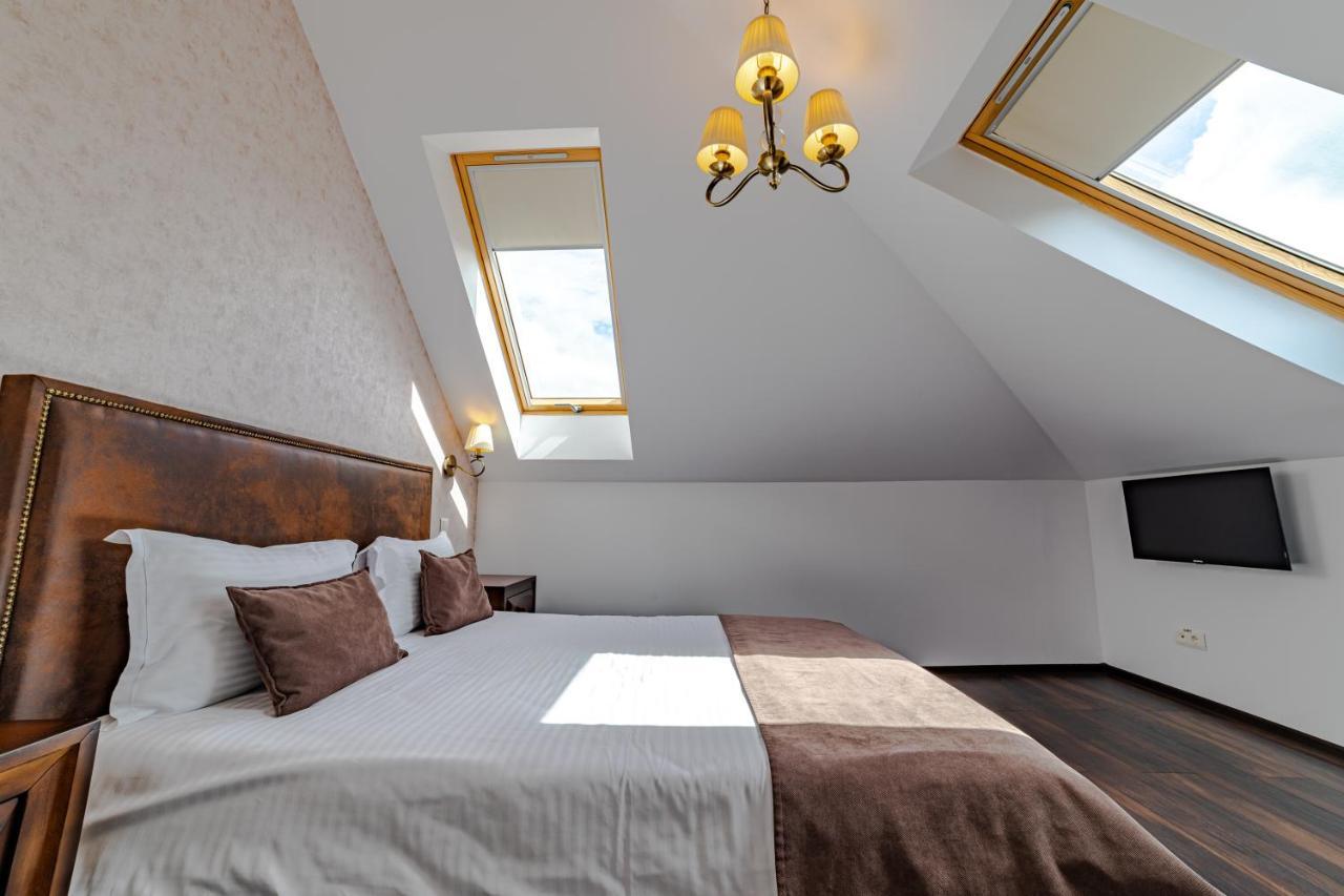 Yael Luxury 3 *